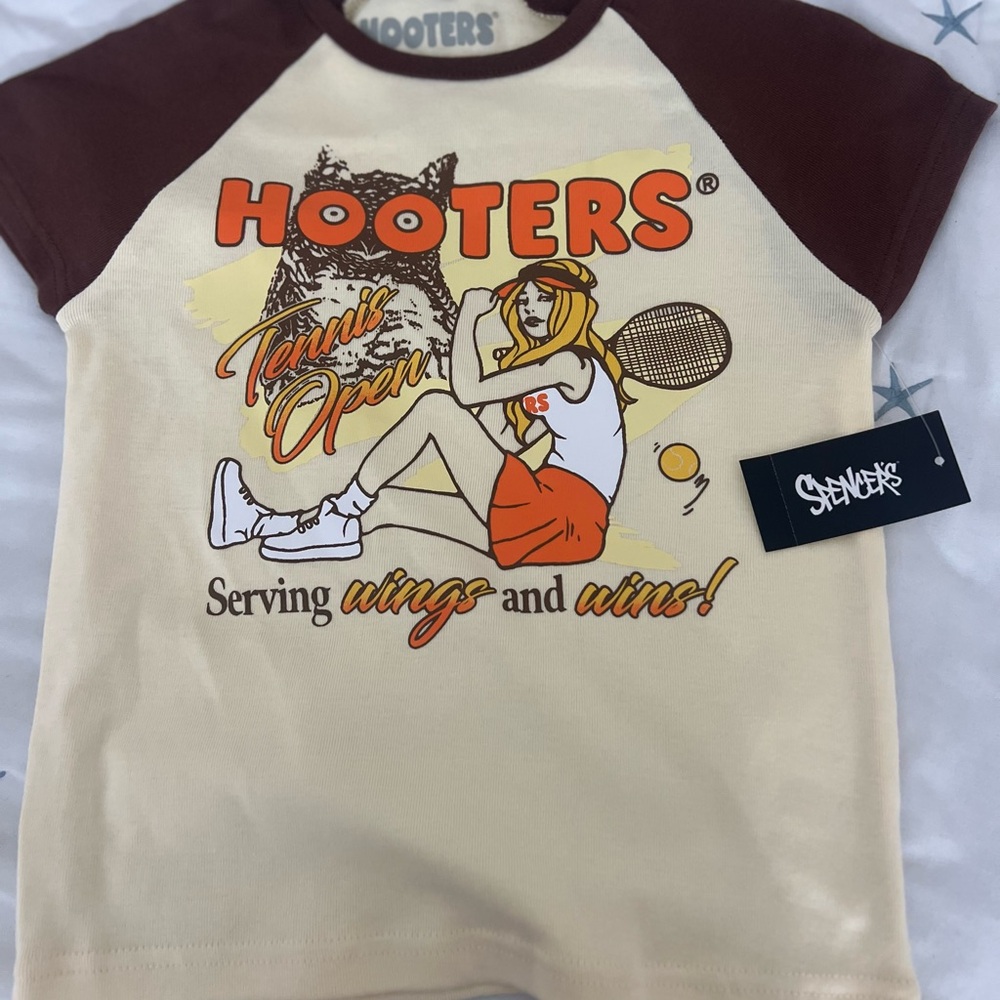 Hooters Tennis Open Tee - Cream and Brown